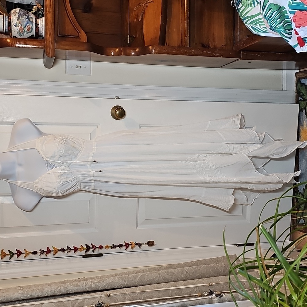 Elegant White Halter Dress NWOT - Picture 12 of 12